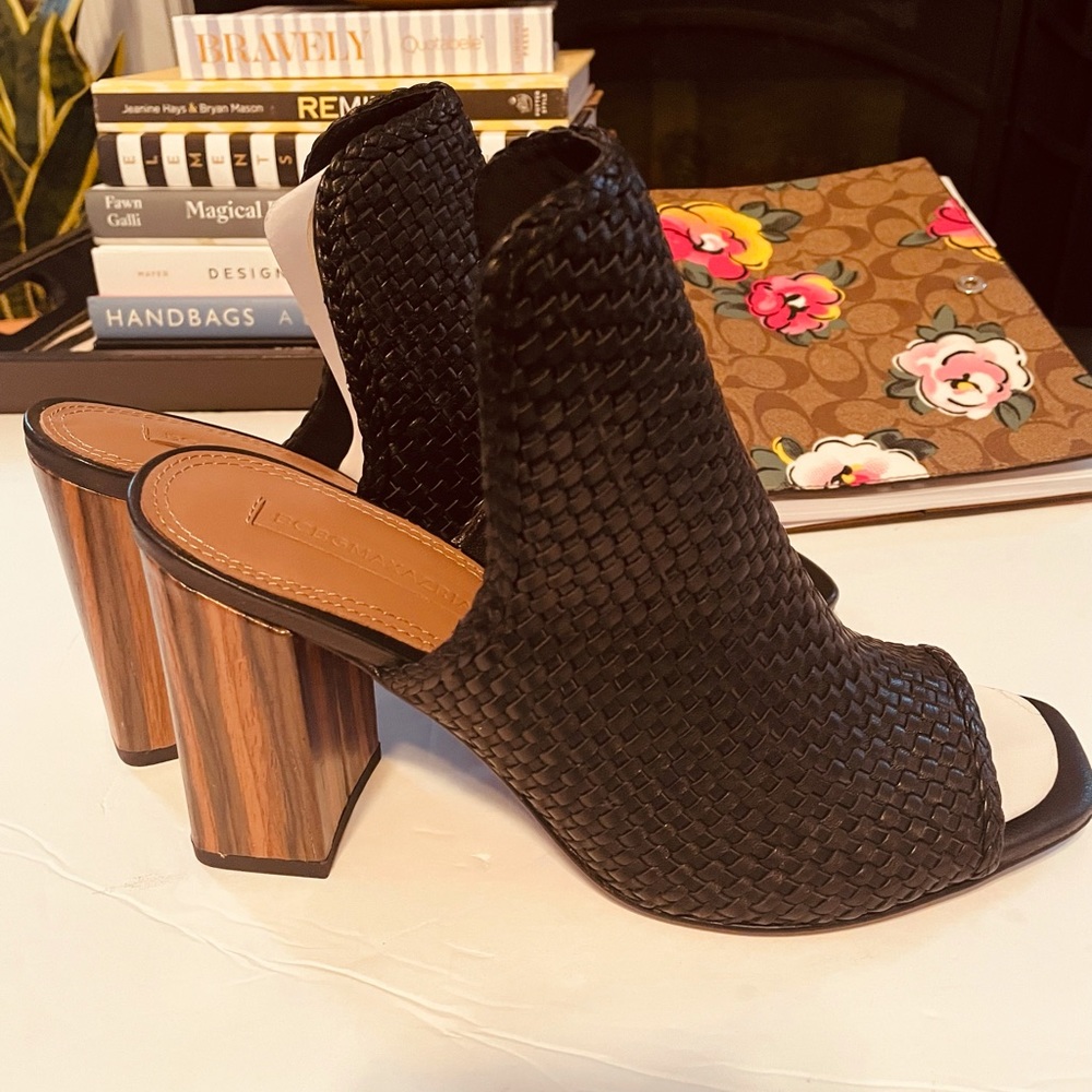 Size 9 NWT black heel mule sandal BCBG